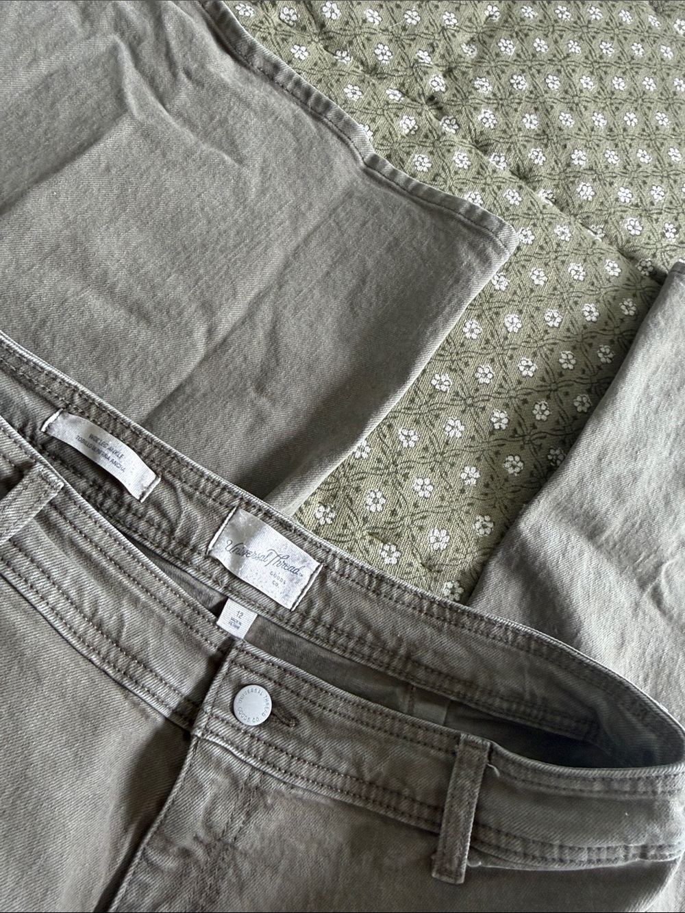 Universal Thread Wide Leg Women Jeans in Olive Green - Picture 3 of 3
